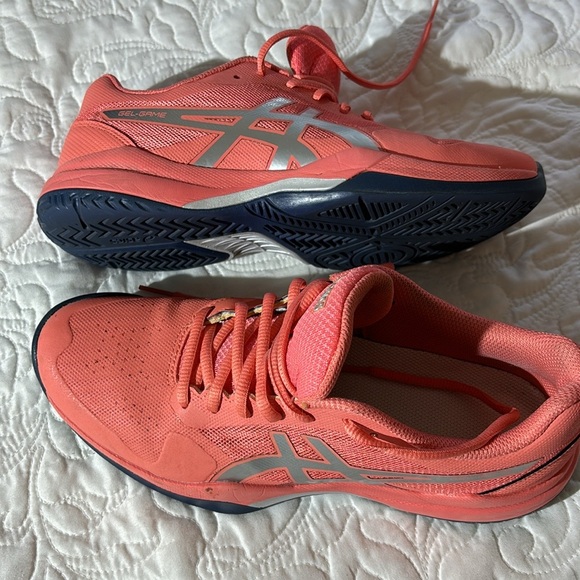 ASICs sport shoes. - Picture 7 of 9